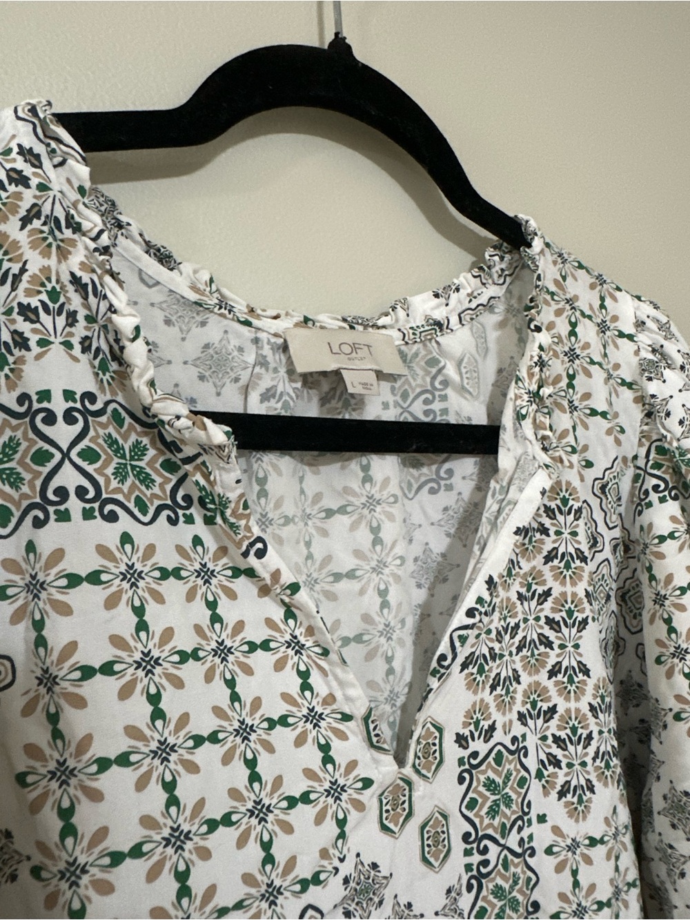 LOFT size L White Blouse with Green and Tan Geometric Print - Picture 3 of 7